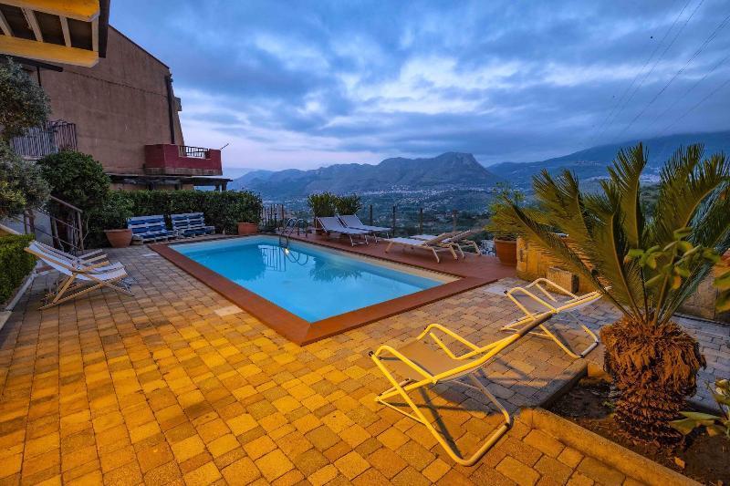 Bnb Casa Rossa Monreale Exterior photo